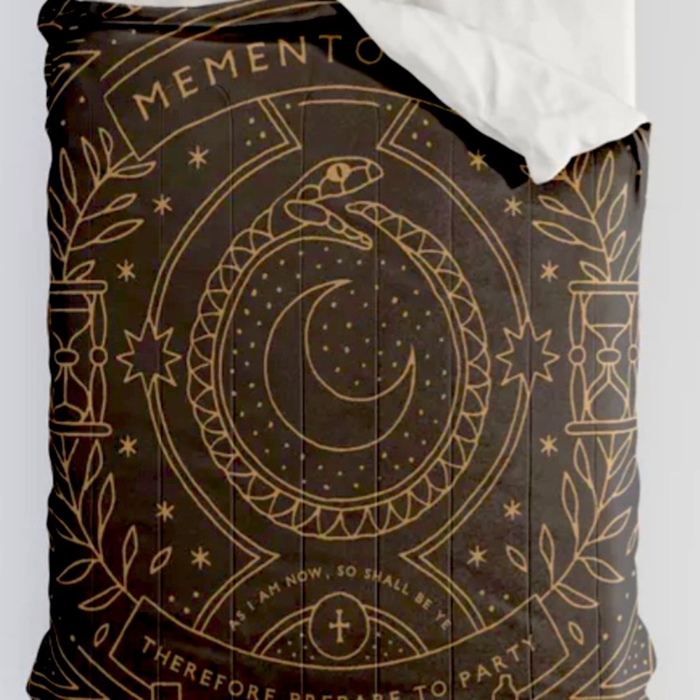 Memento Mori queen size comforter